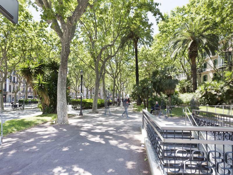 Paal Ronda De Sant Pere * Barcelone